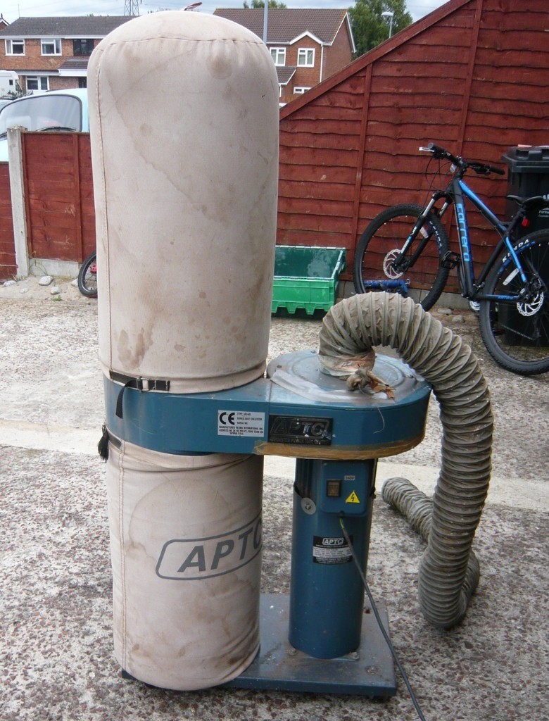 AXMINSTER DUST EXTRACTOR 240V APTC UFO90 COLLECTOR in Ferndown