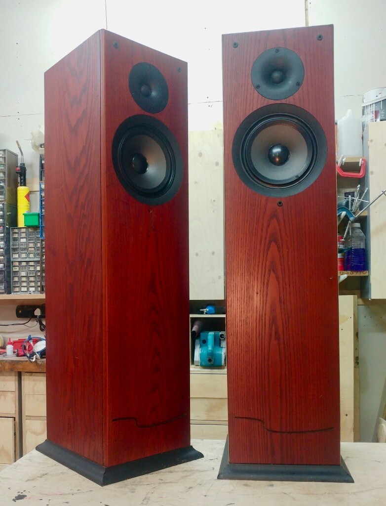 Wharfedale Emerald EM95 Floorstanding Speakers. Rosewood finish in