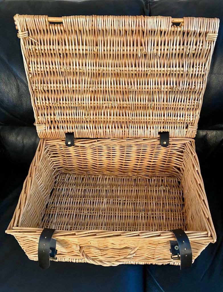 Large Wicker Picnic Basket with Handle & Straps in Bangor, County