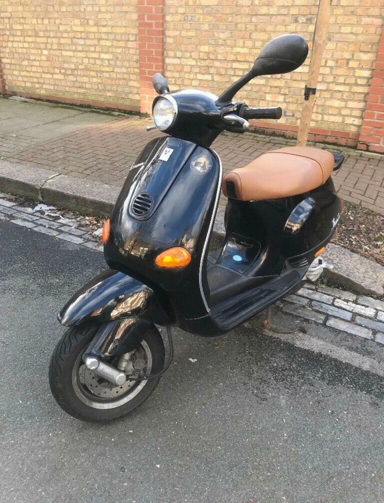 Classic Piaggio  Vespa  Scooter 50cc  in Lambeth London 