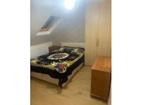 Double room including bills for a single professional 