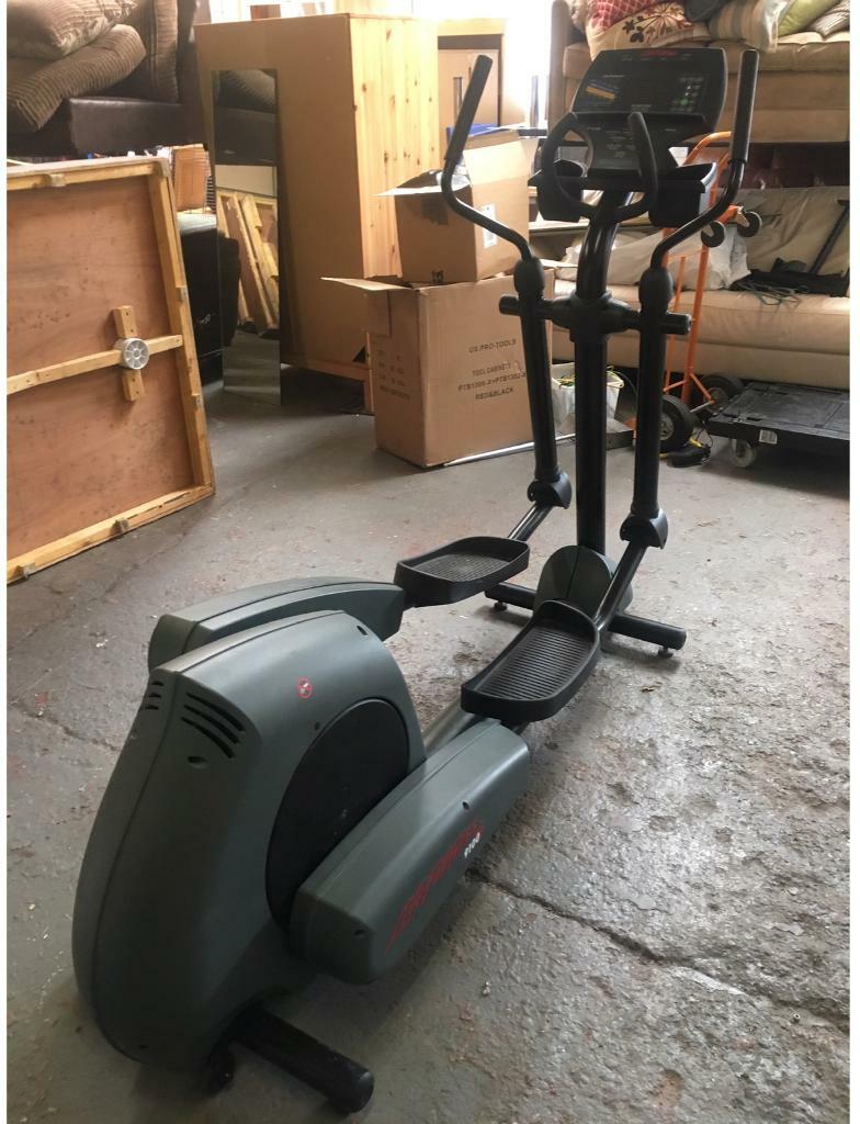 Life fitness 9100 cross trainer DELIVERY AVAILABLE in Johnstone