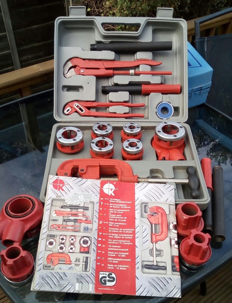 Pipe threading Kit. New & unused + a few spares that have been used
