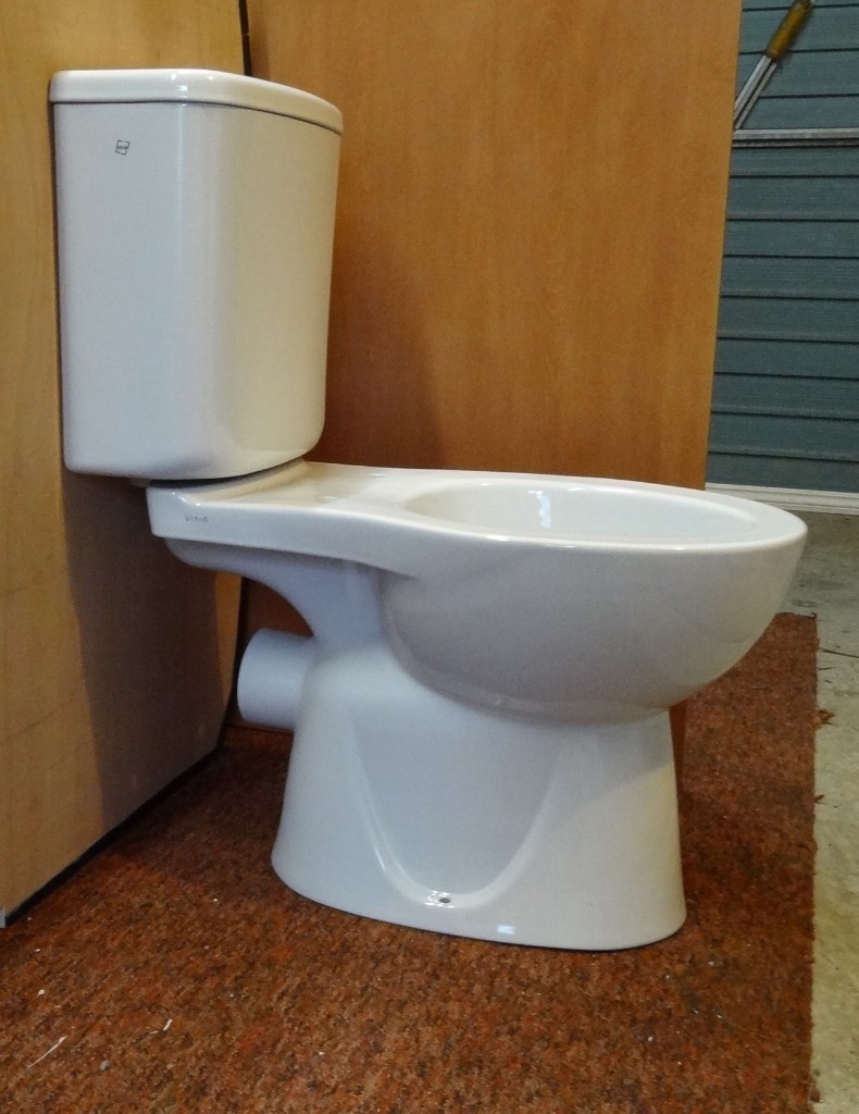 Modern Close coupled, Dual flush, TOILET. Immaculate. Pedestal Basin
