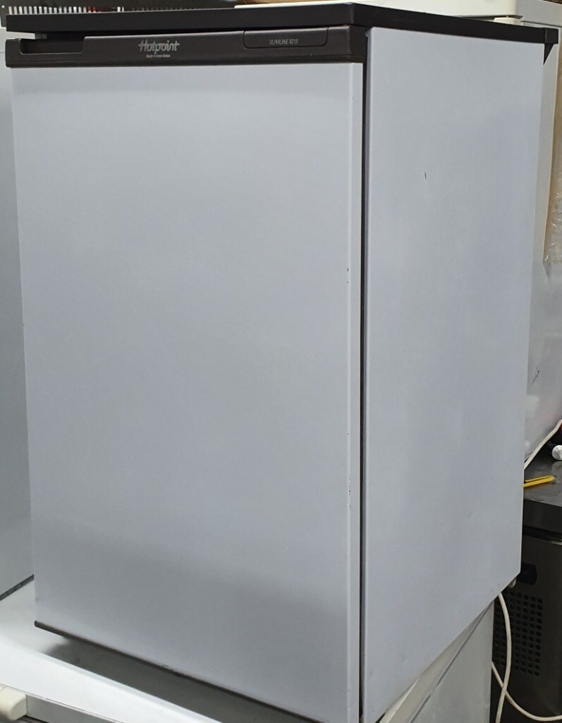 Hotpoint slimline under counter Fridge, Mini Fridge, 50cm width in