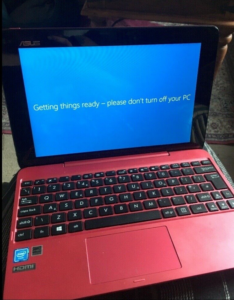 ASUS laptop T100H Mobile Dock. Detachable touchscreen tablet in