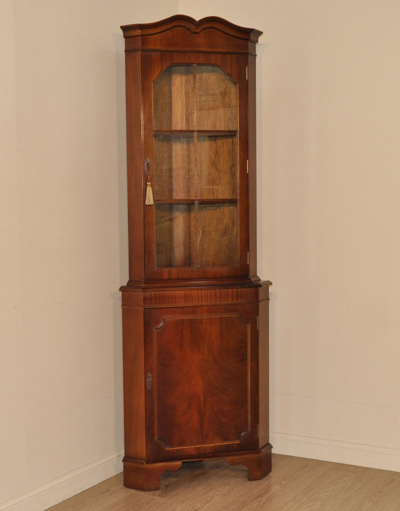 Attractive Vintage Tall Mahogany Corner Display Bookcase Base