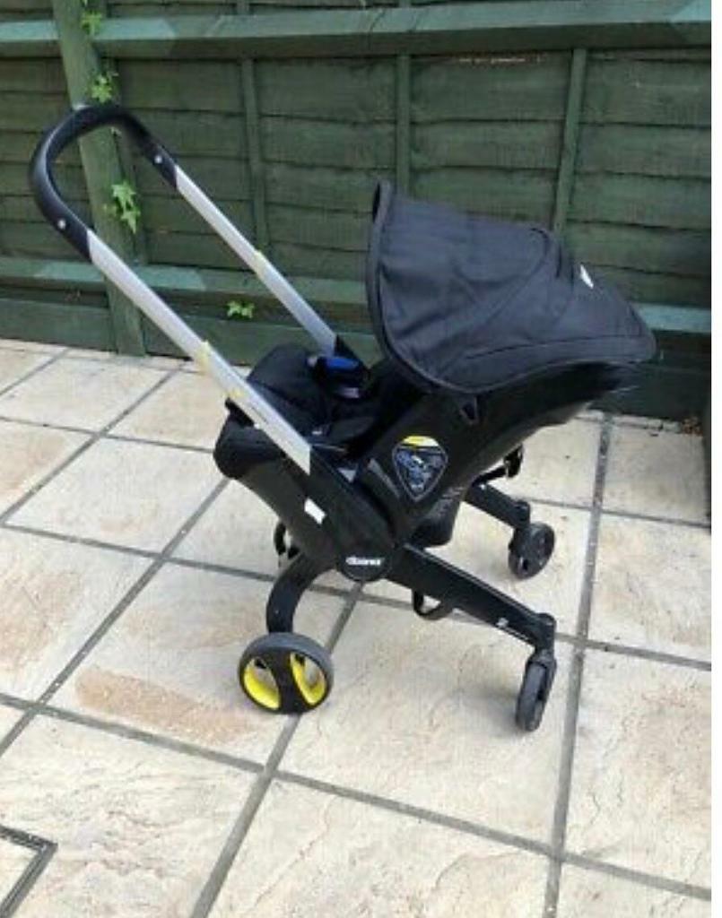 Doona buggy car seat + rain cover and newborn insert in Golders Green