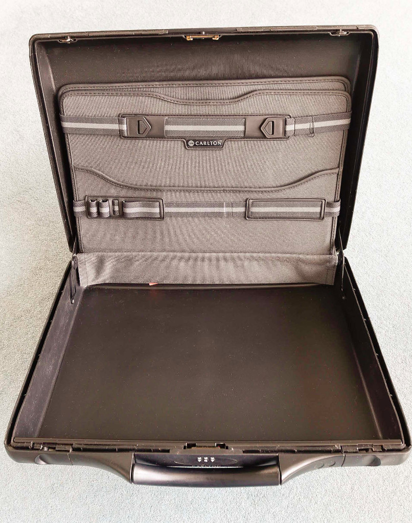 Hard Shell Briefcase Carlton Airtec in Perth, Perth and Kinross