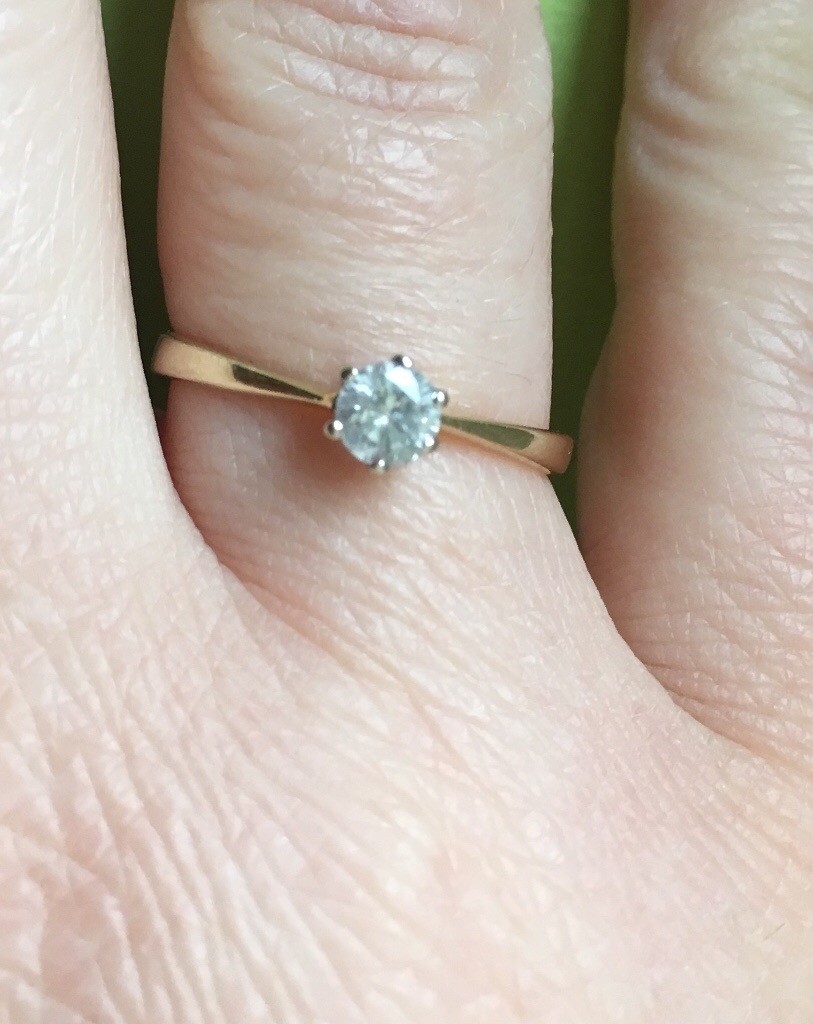  18  Carat  Gold Diamond  solitaire Ring  in Crawley West 