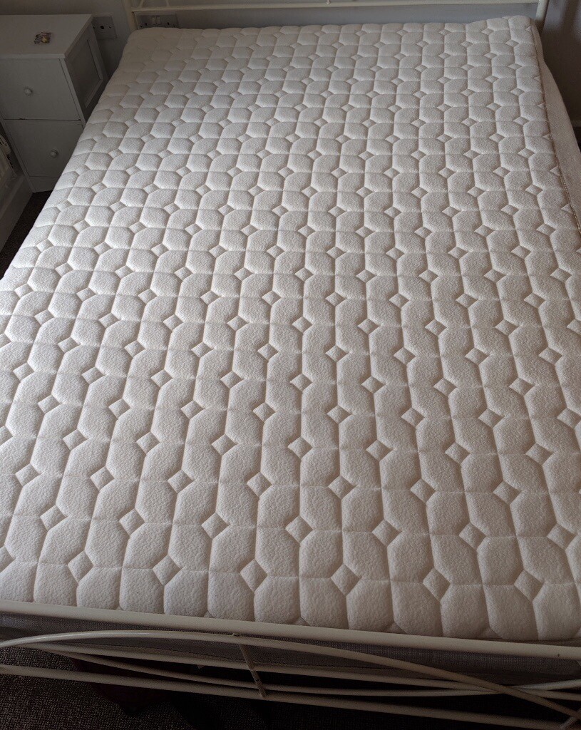 Dorma memory foam double mattress topper like new, spotless condition