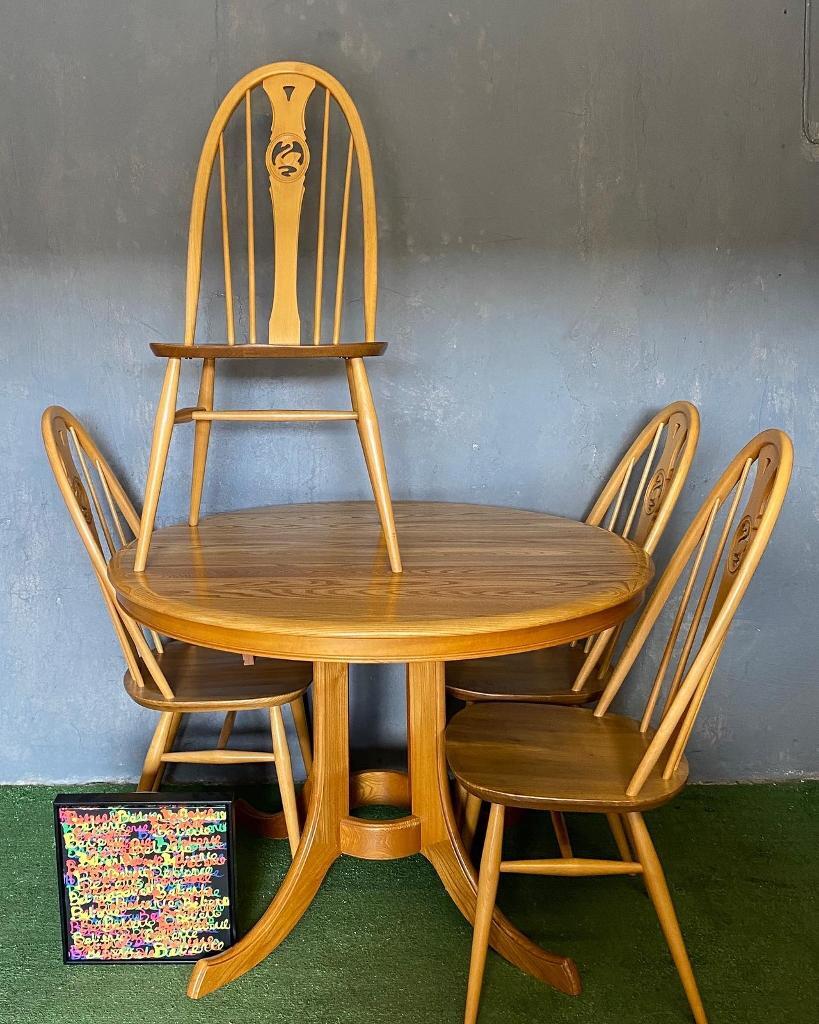 Retro/Vintage Round Extending Dining Table and 4x Chairs by ERCOL in Llanelli, Carmarthenshire