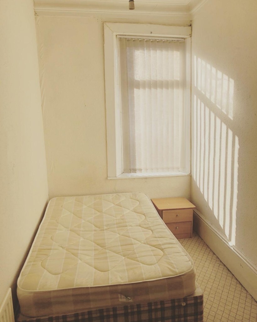 ROOM AVAILABLE IN 4 BED HOUSE SHARE. NEWCASTLE UPON TYNE. NO DEPOSITS