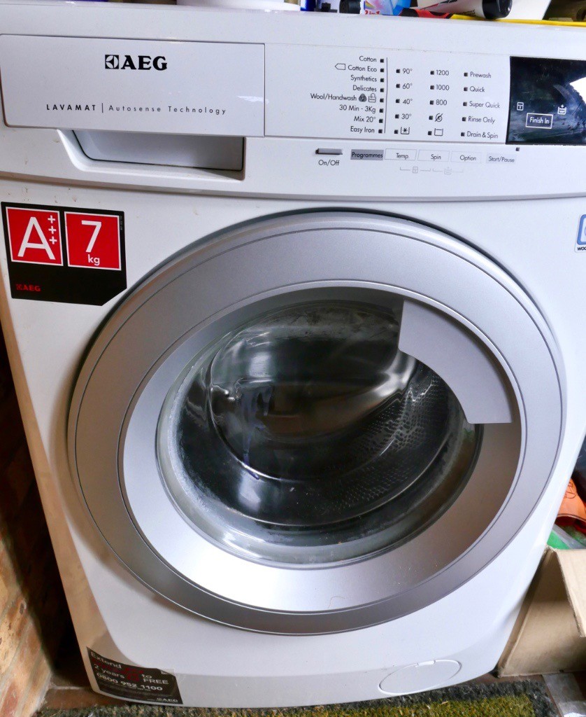 AEG Lavamat L68270VFL Washing Machine 2 years old | in Putney, London ...