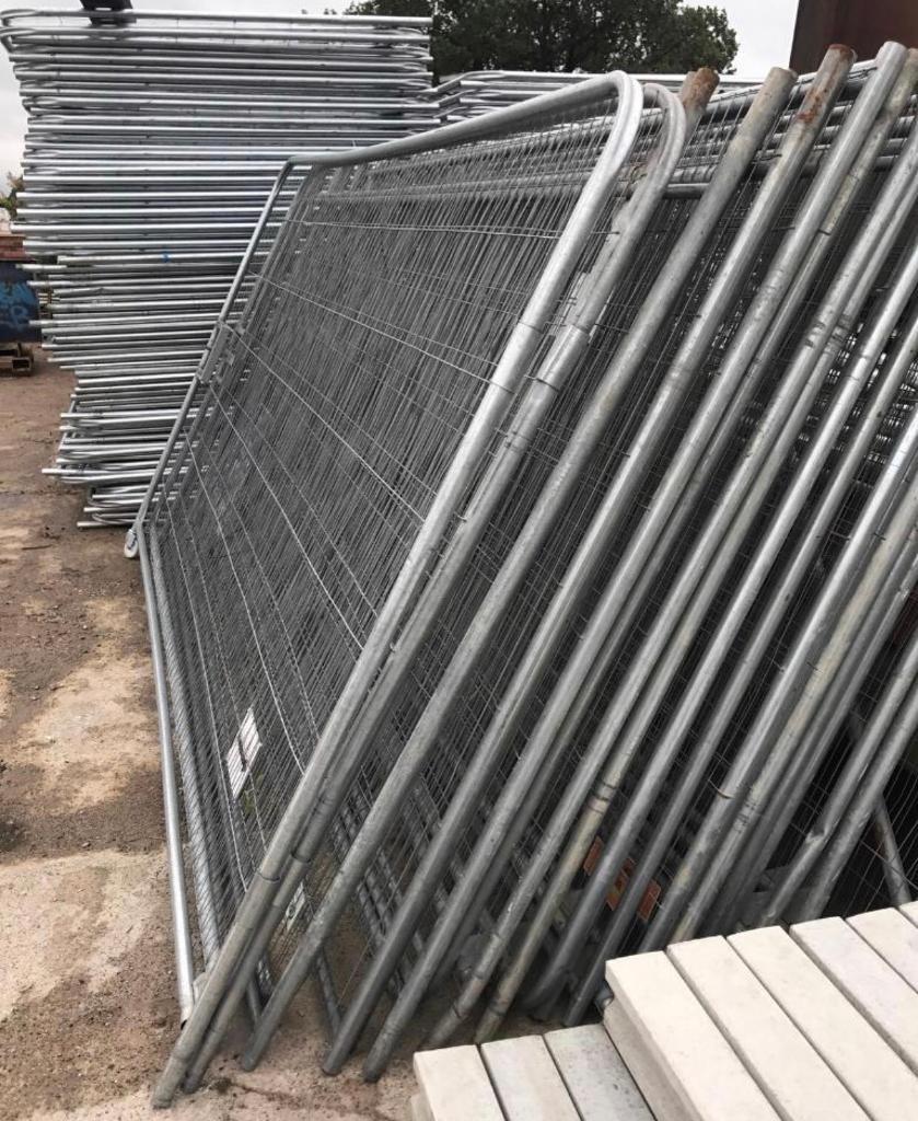 •Used• Heras Style Temporary Metal Fence Panels Site Security Fencing