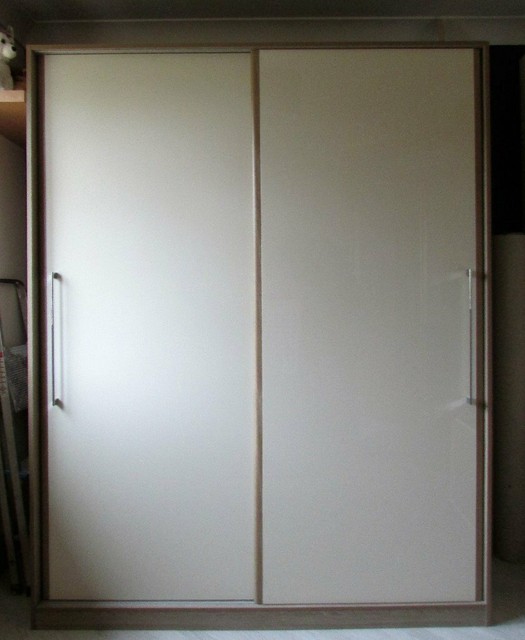 Large Cream Gloss Light Wood Sliding Wardrobe In Portsmouth