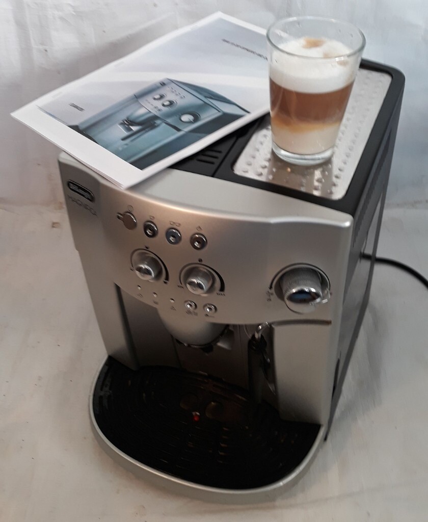 De'Longhi MAGNIFICA ESAM 4200.S Bean to Cup Espresso and Cappucchino