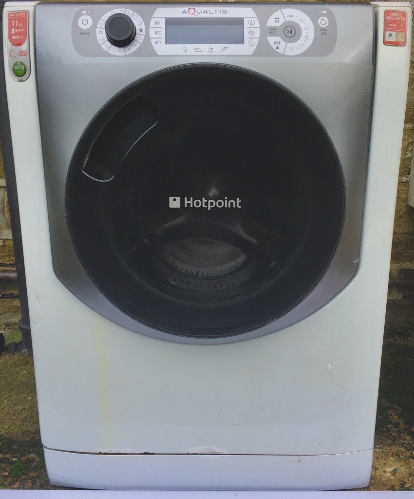 Hotpoint Aqualtis 11kg 1600 spin washing machine in Huddersfield