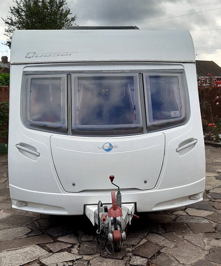 LUNAR QUASAR 524 2008 4 berth with End Washroom and shower Touring