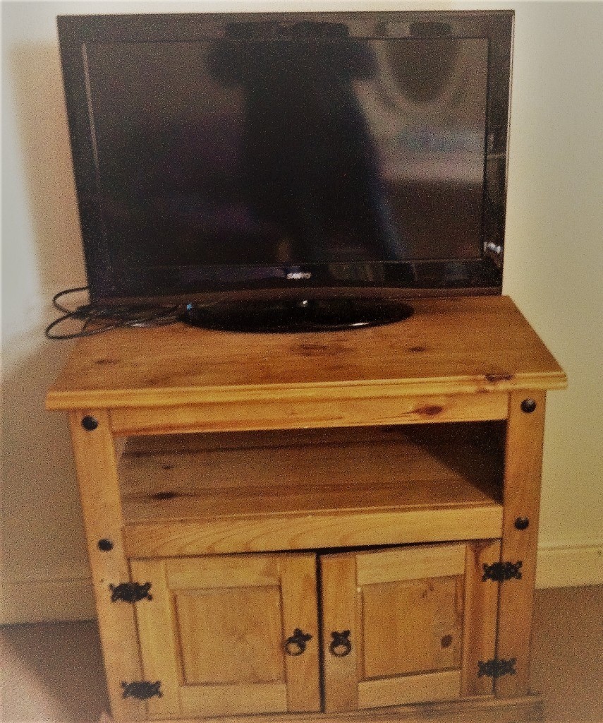 32 Sanyo TV HDMI and beautiful wooden stand in Leicester