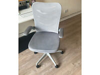 Swivel Mesh Ergonomic Chair with Flip-up Armrest, Adjustable Height Seat