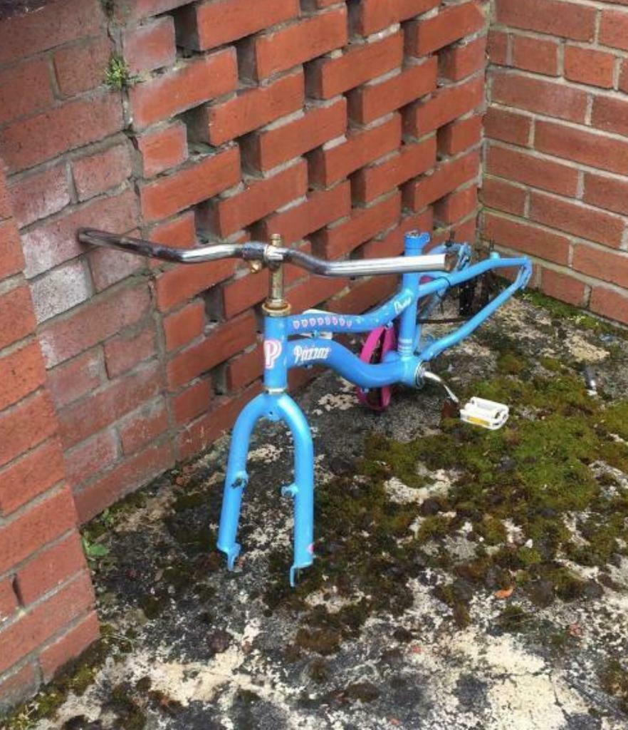 ** free bike frame / scrap metal free ** in shawlands