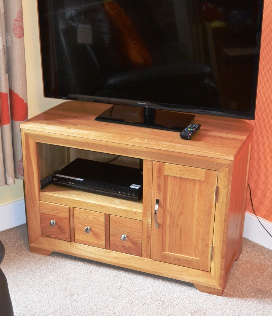 MUST GO BEFORE TOMORROW 11th APRILReal Oak TV Corner Unit, from Oak Furniture Land. Excellent
