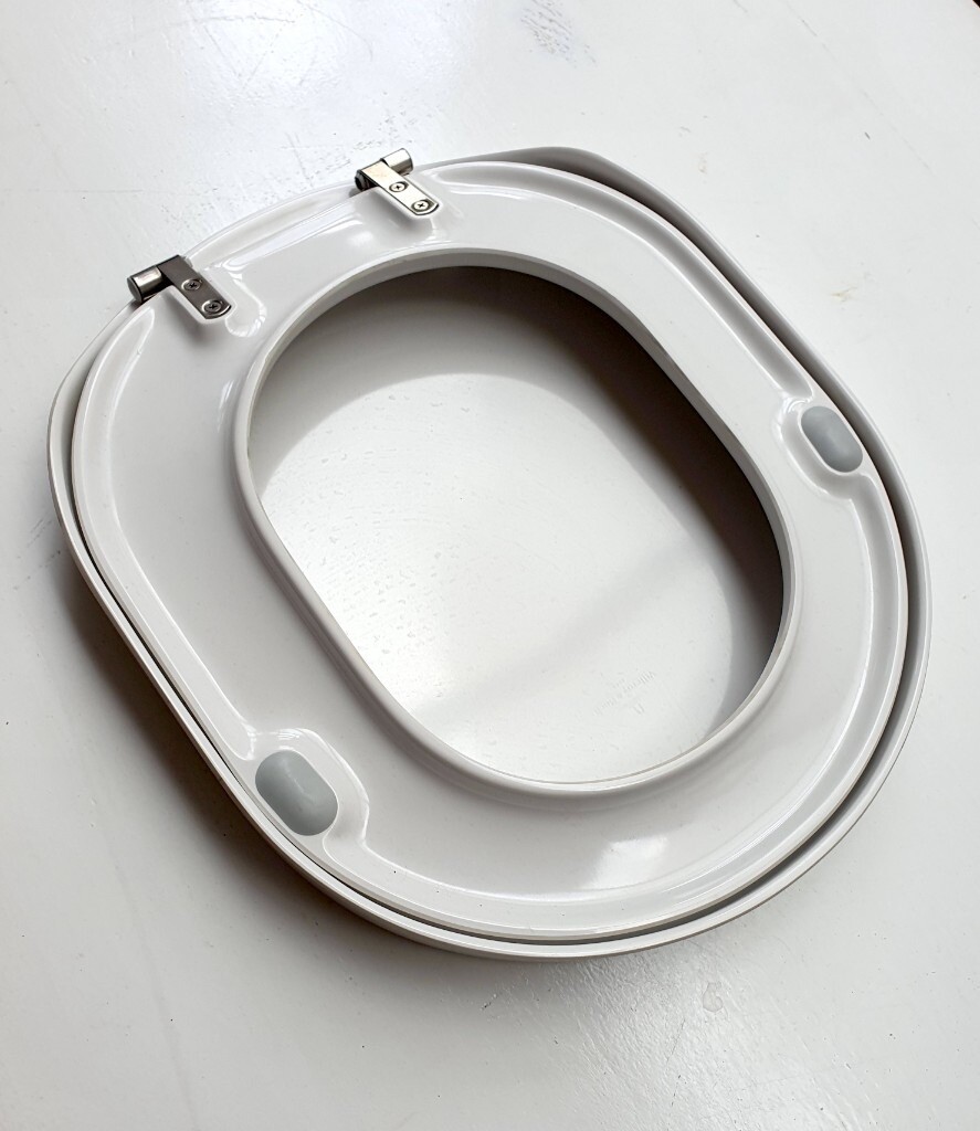 Toliet Seat & Lid, Villeroy & Boch, unused, surplus in Camberwell