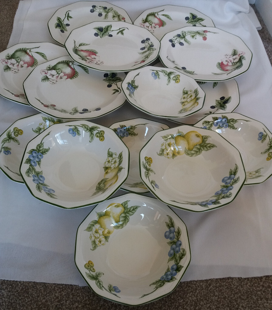 14 Piece Fine English Dinner Plates & Bowls set Churchill Staffordshire Used once in