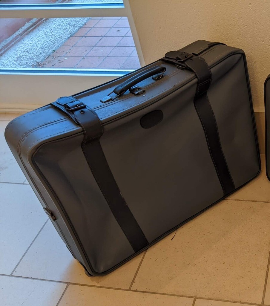 LARGE GREY 2WHEELED SUITCASE WITH BUCKLES & PULL STRAP 70cm L x 50cm H