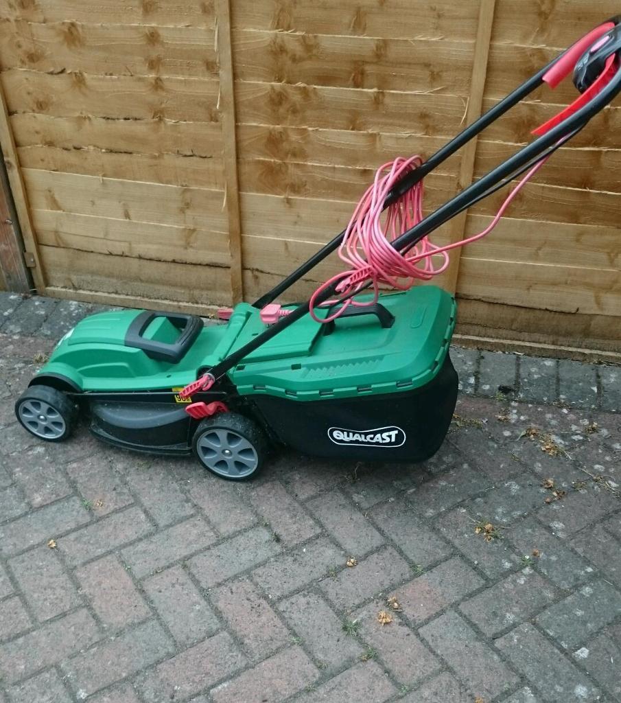 Qualcast 1400w electric lawn mower (spares or repairs) in Earley