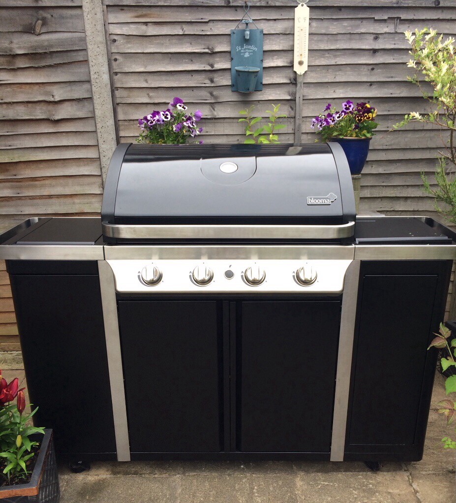 Blooma Camden 450 . 4 burner Gas Barbecue with side burner. With cover in Hemlington, North