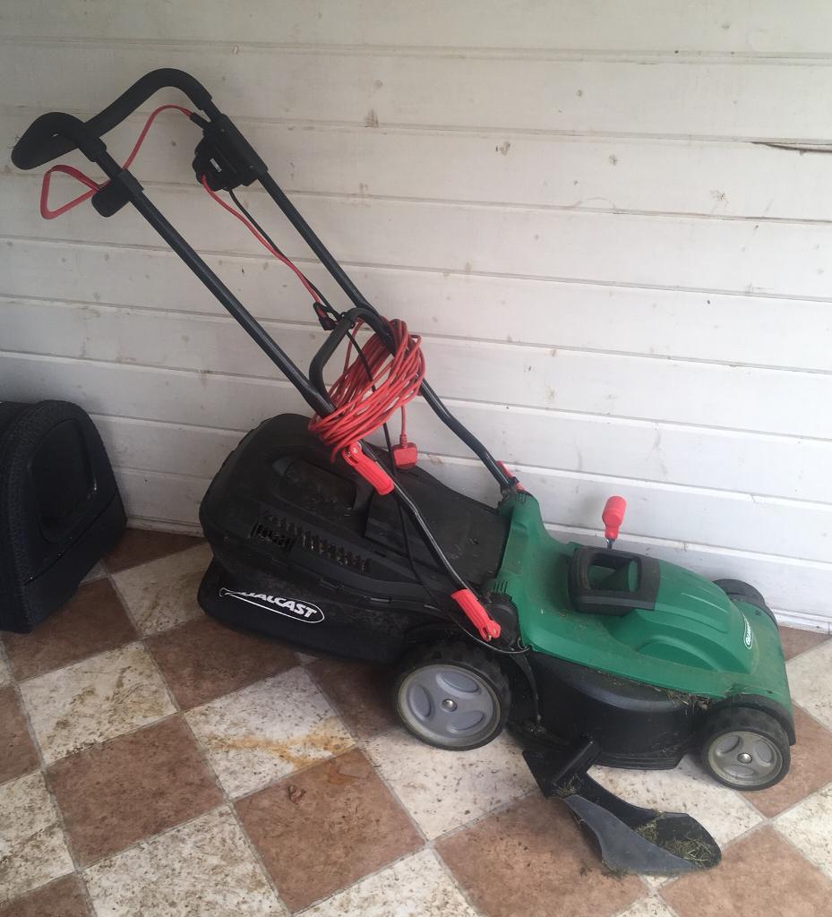 Qualcast 1400w Electric Rotary Lawn Mower in Newmilns, East Ayrshire