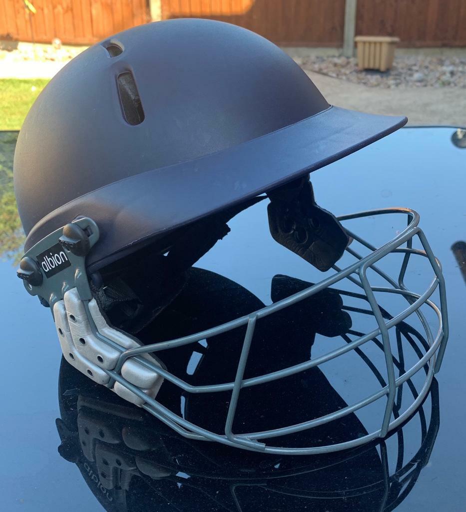 Albion Cricket Helmet Blue Mens 53 58cm Size 5 7 In Hayes London Gumtree