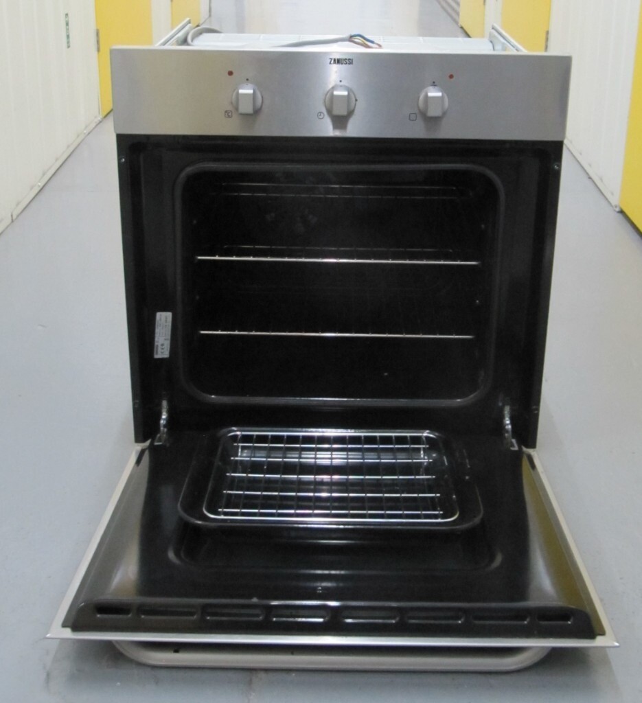 Built in Zanussi Electric Oven and separate 4 ring Gas Hob in