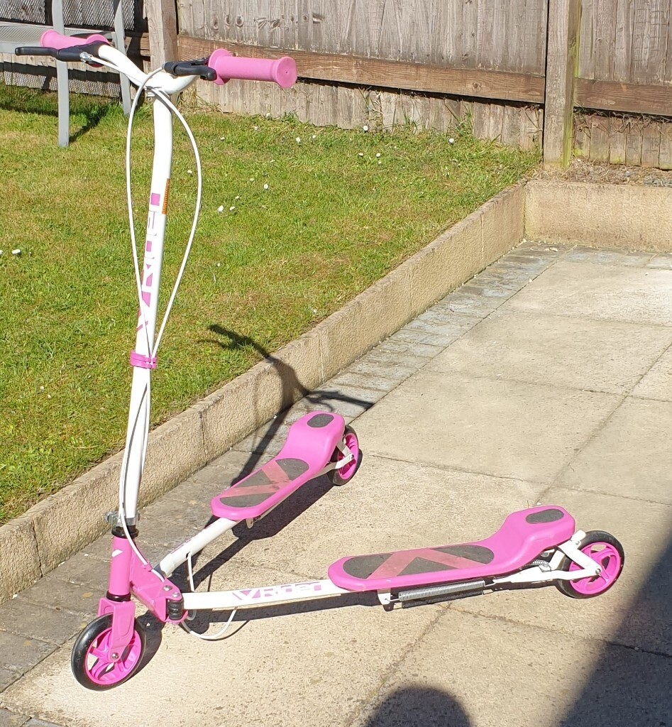 Girls Pink VRider Flicker Scissors Scooter, Hardly Used in Rotherham