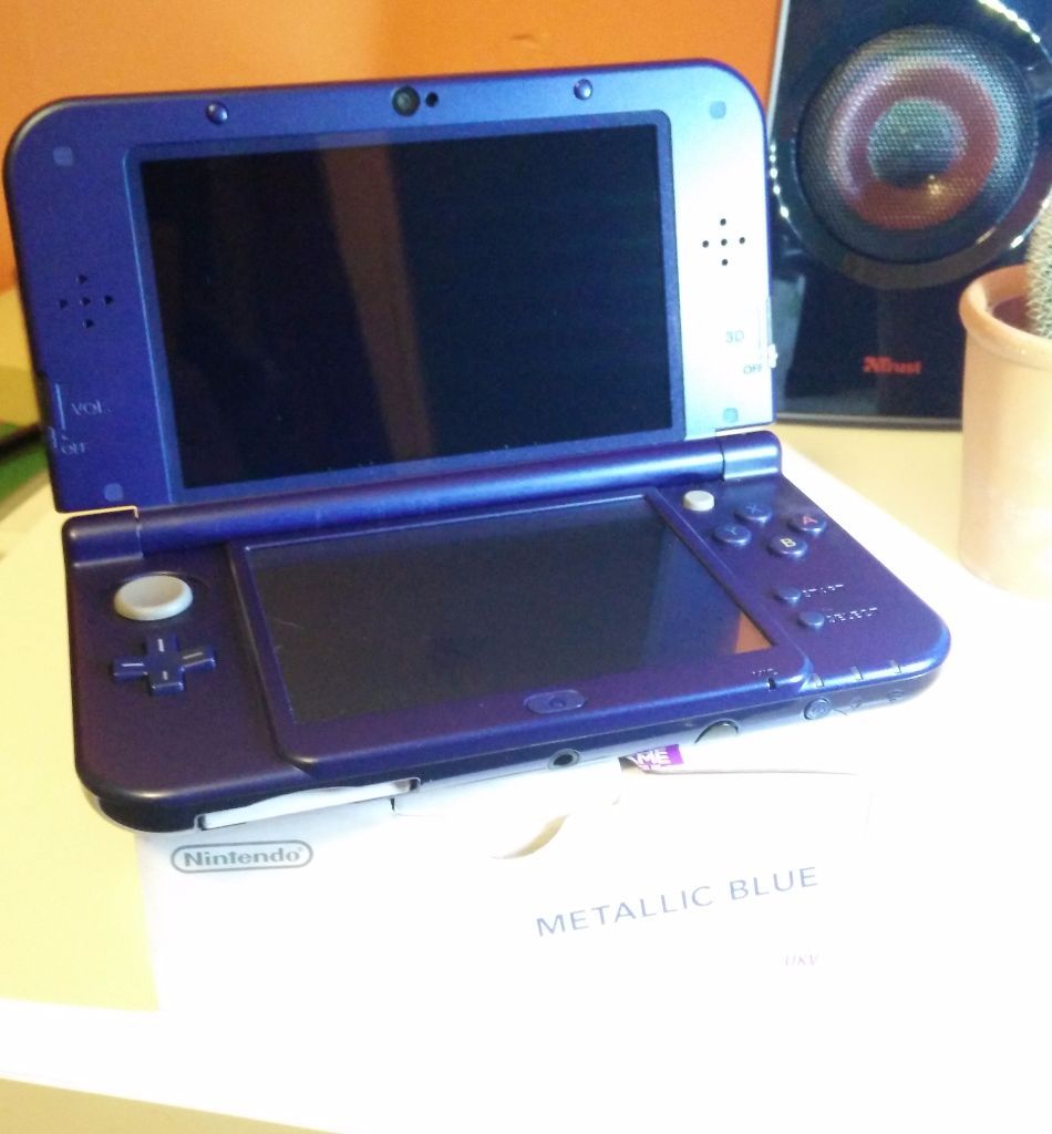 "New" Nintendo 3DS XL Metallic Blue, VGC in Hunstanton, Norfolk