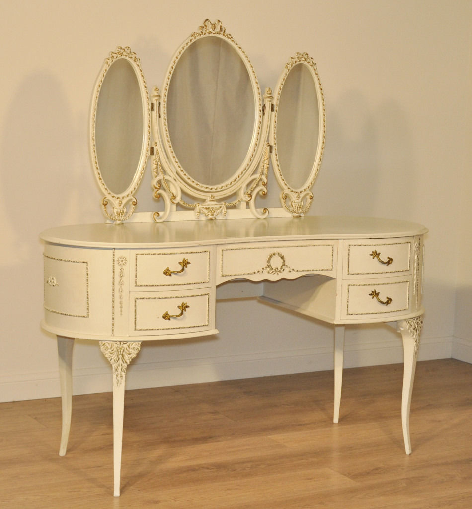 Attractive Vintage French Style White Painted Kidney Shape Dressing