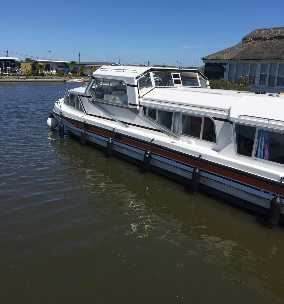 Alpha 42 cruiser boat 8 berth excellent condition in Great Yarmouth