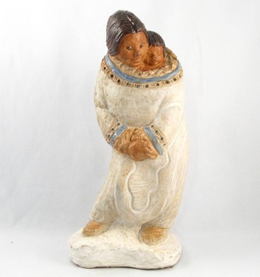 LARGE INUIT ESKIMO MOTHER W/ CHILD ART POTTERY FIGURINE SIGNED & NUMBERED