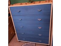 2 BLUE CHEST OF DRAWERS AND BEDSIDE TABLE 