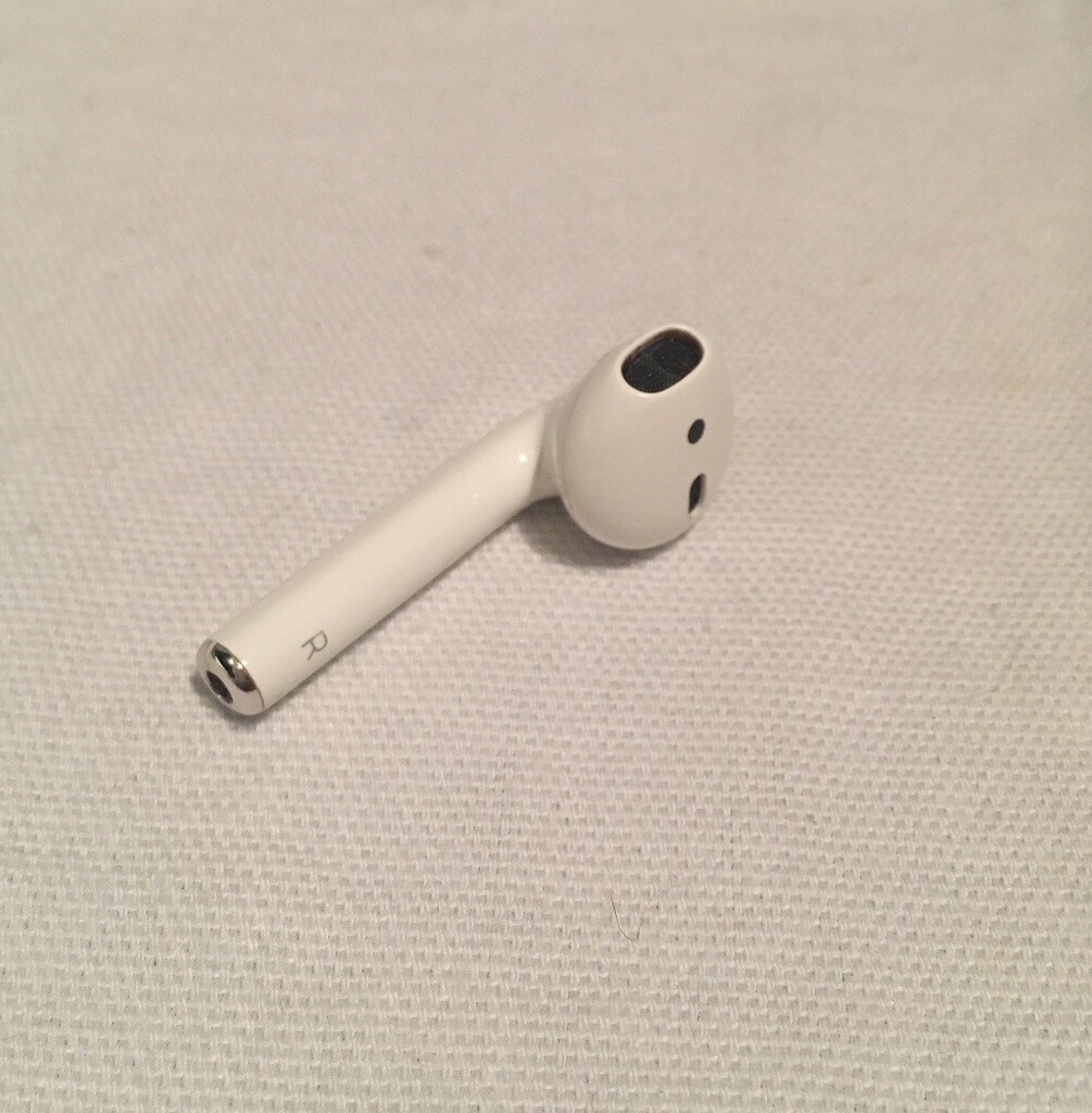 Airpod earphone RIGHT ear only in Queens Park, London Gumtree