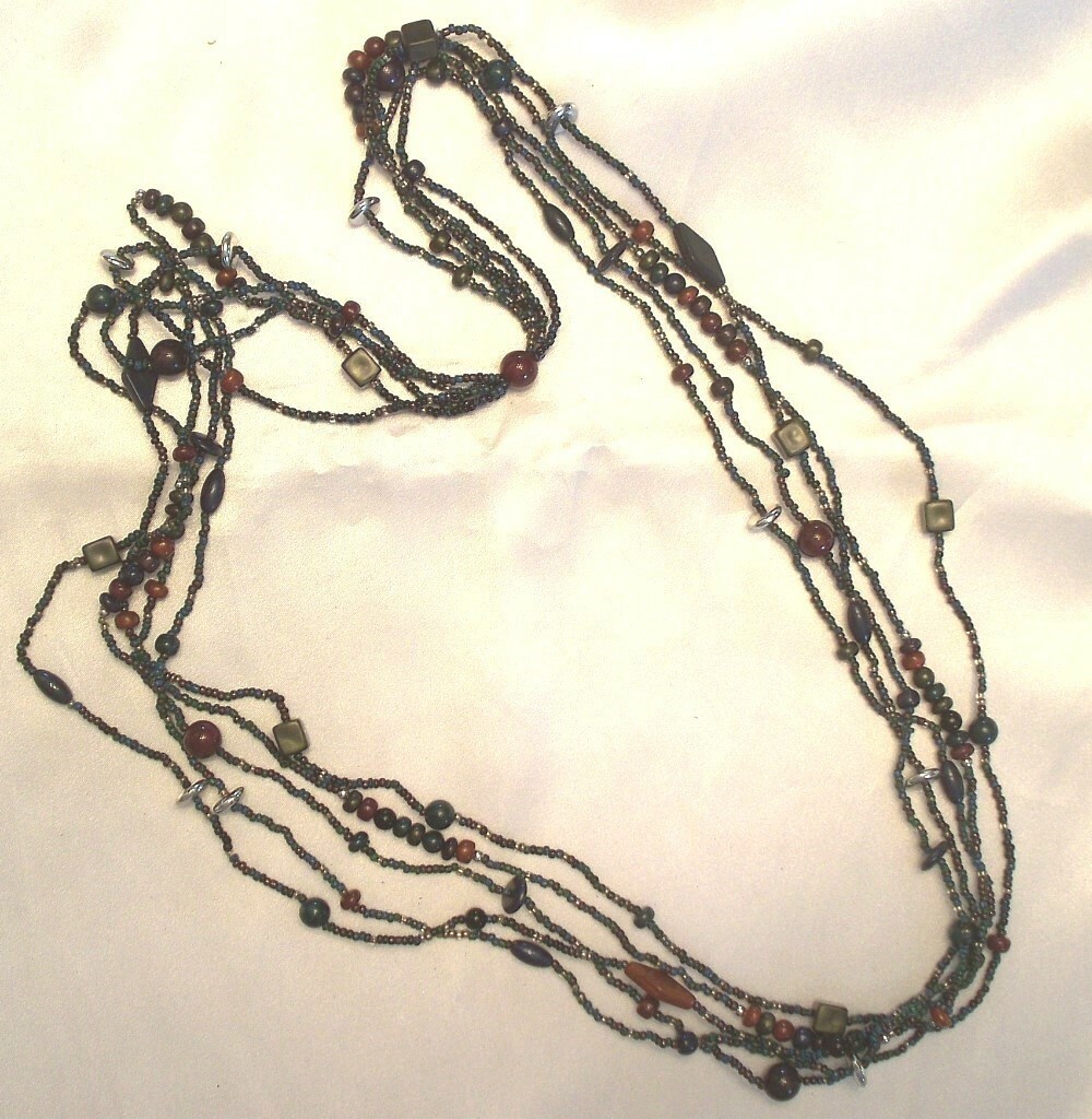 VINTAGE RUNWAY LONG MULTI STRAND GLASS & PLASTIC BEAD NECKLACE B636