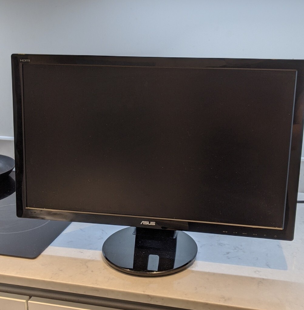 ASUS VE247H Monitor, 23.6 inch, FHD (1920x1080) in Highgate, London