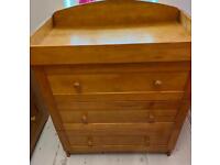Chest of Drawers / baby change 