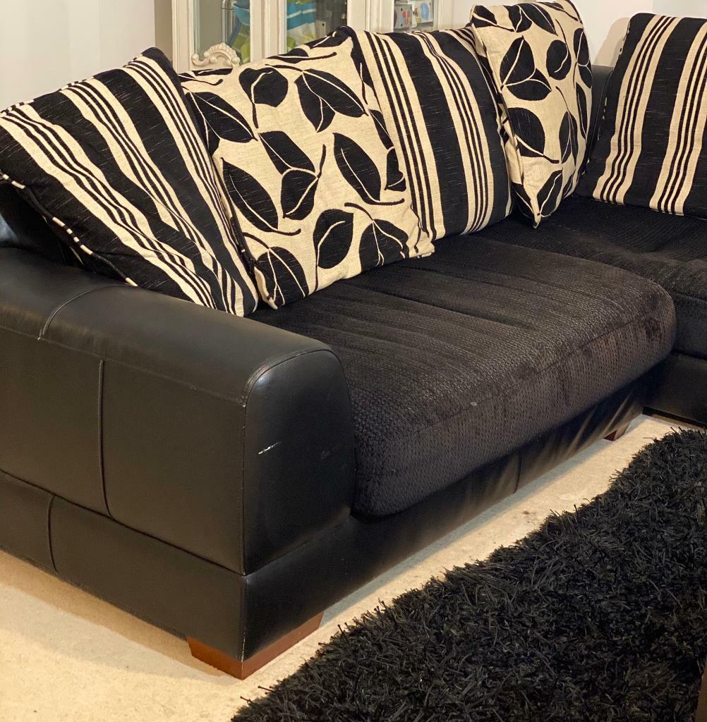 Black right corner sofa in Southampton, Hampshire Gumtree