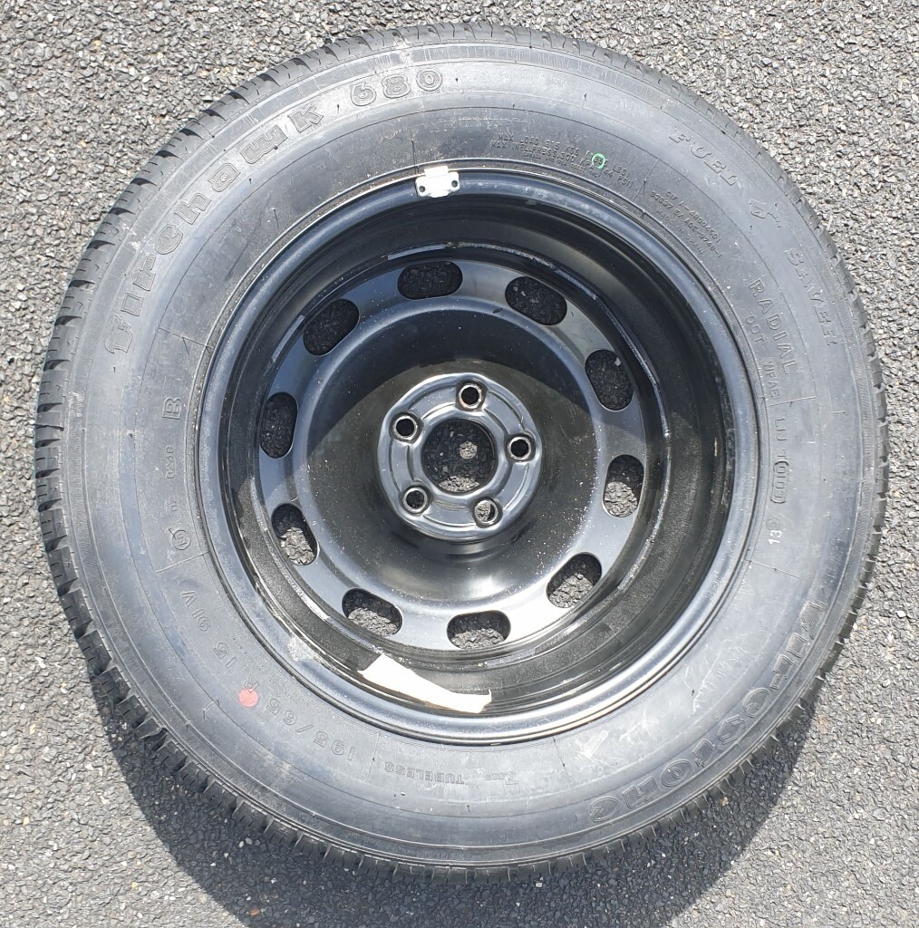 Seat Leon spare wheel and tyre, with jack, nuts and locking wheel nut