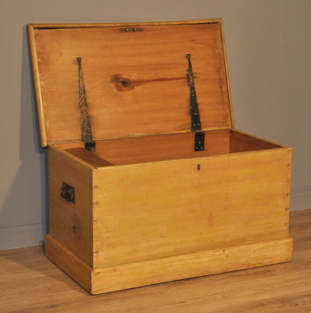 Attractive Antique Victorian Pine Kist Chest Storage Trunk Blanket Toy