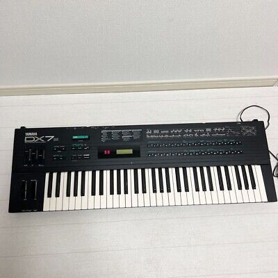 Yamaha DX7S Synthesizer Digital Keyboard Black Programmable Algorithm