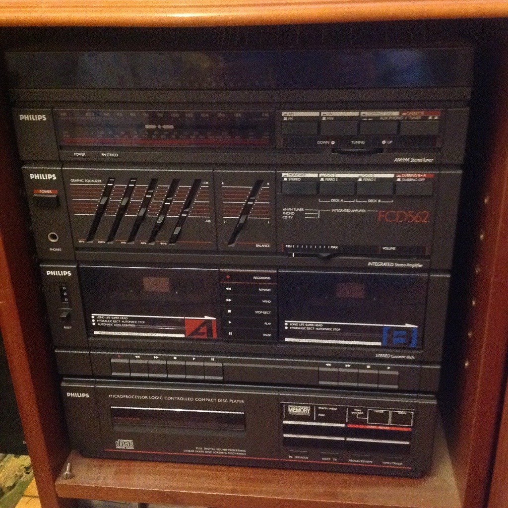 Vintage 1980's Phillips Stereo System. Good condition. in Colinton